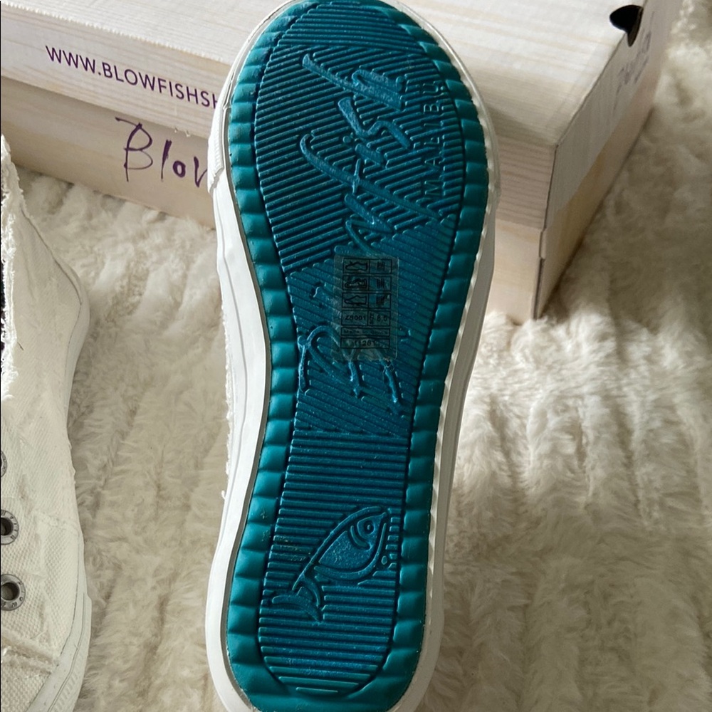 Blowfish White Casual Sneakers Canvas Low-Top - Picture 7 of 8